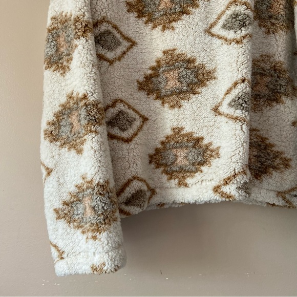Thread & supply• fluffy soft southwestern print pullover women’s xxl - Picture 2 of 12